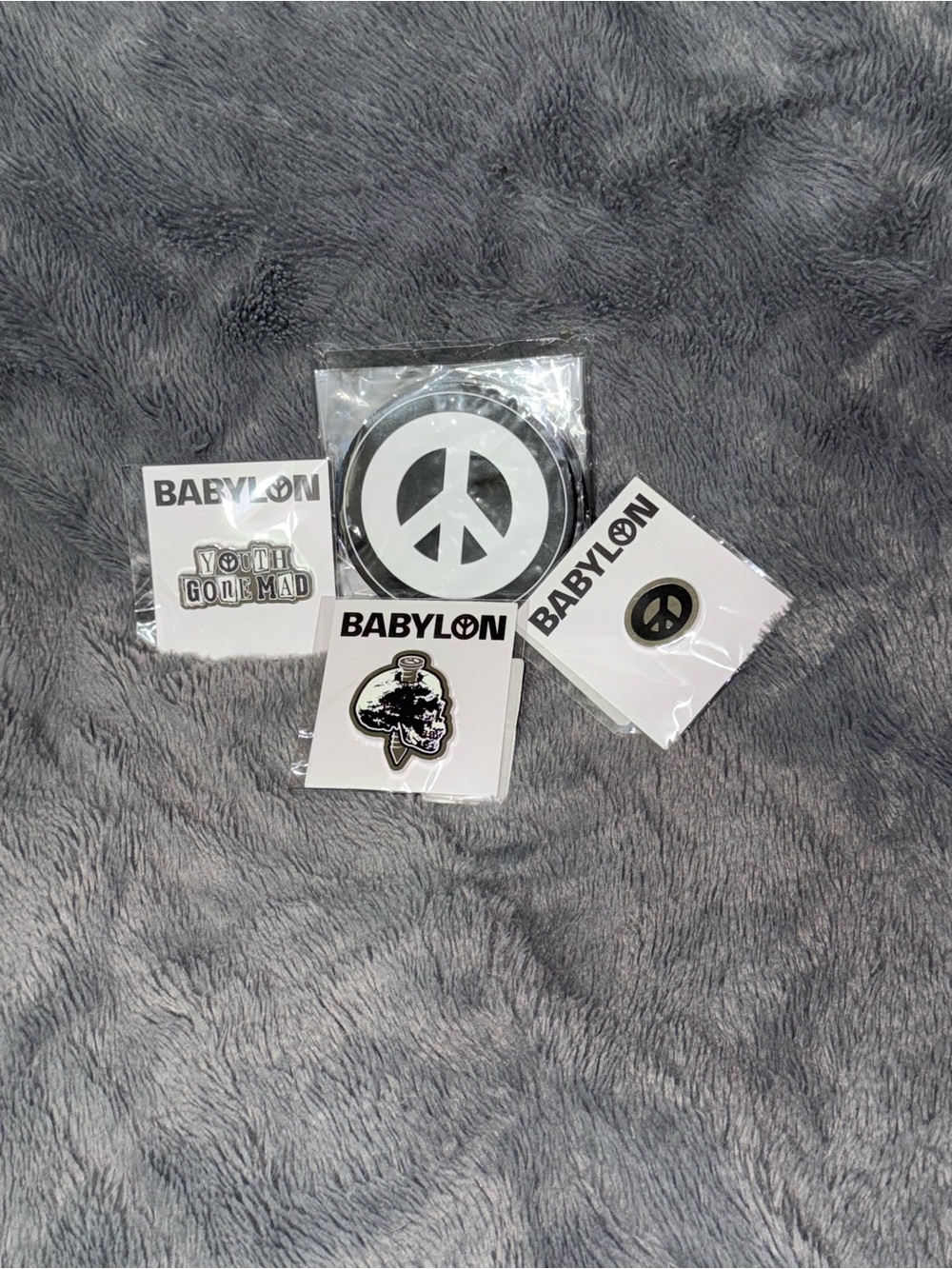 Black & White Babylon LA Pin Pack